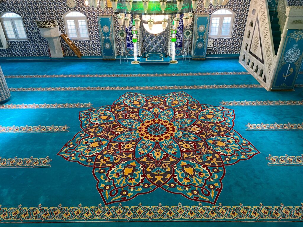 mosque carpet with big medallion